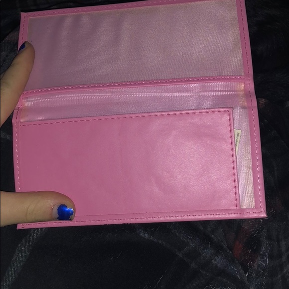 Camo mossy oak and a check book holder - Picture 4 of 4